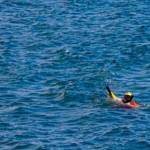 سبح ساعات في عرض البحر لإنقاذ أسرته