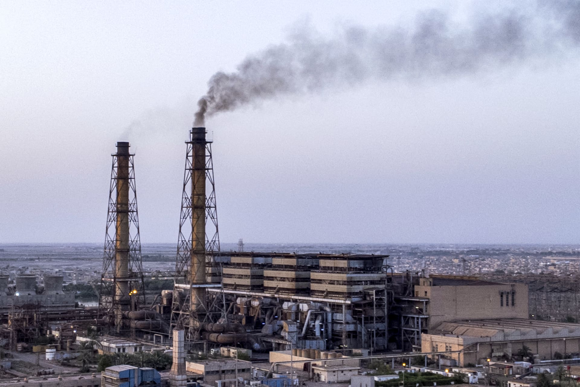 أزمة طاقة تلوح في الأفق: توقف تام لإمدادات الغاز الإيراني إلى العراق