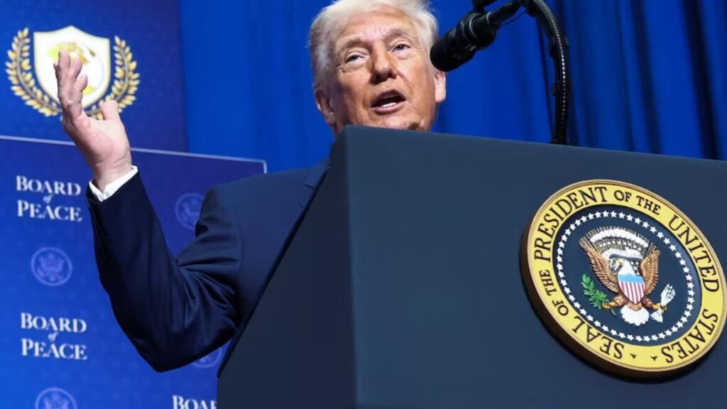 ترامب لـ CNBC: التطورات الراهنة في إيران تشير إلى “تغيير للنظام”