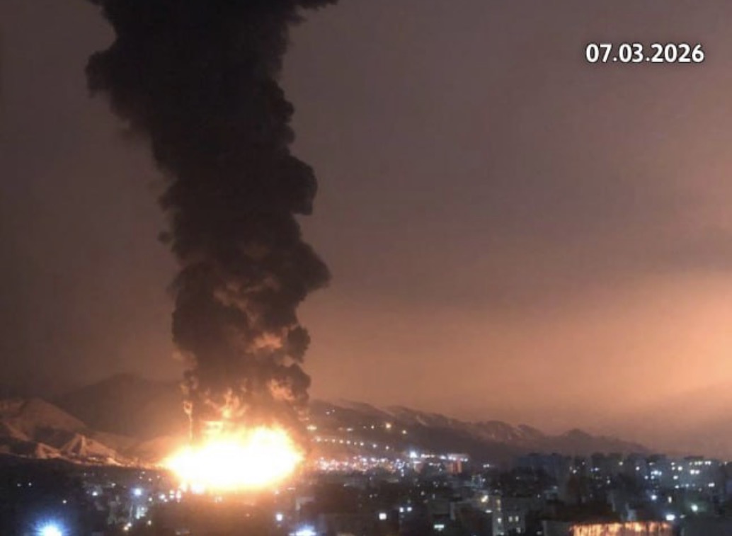 غارات إسرائيلية تستهدف منشآت نفطية في مدن إيرانية عدة