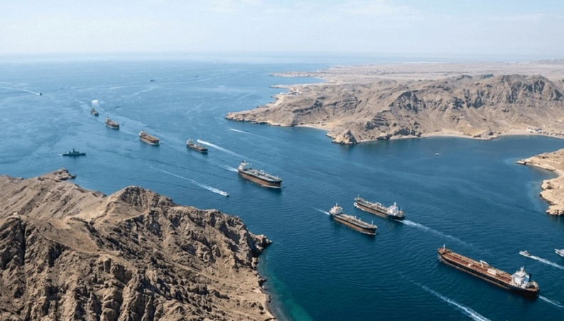 مشروع إيراني لتنظيم مضيق هرمز يثير الجدل ويشمل قيودًا على عبور سفن دول محددة