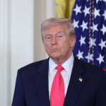 ترامب يدعو للسيطرة على مضيق هرمز ويؤكد تراجع إيران ويحذر الدول من الاعتماد على واشنطن