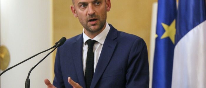 فرنسا تطلب من العراق عدم جر البلاد إلى الحرب مع إيران