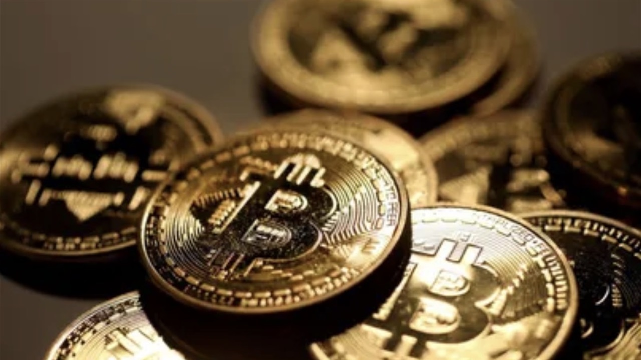 بتكوين تخترق حاجز 78 ألف دولار.. وانفراجة “مضيق هرمز” تشعل أسواق الكريبتو