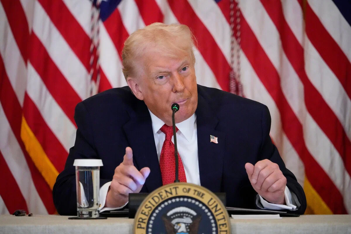 ترامب يتمسك بالحصار البحري على إيران رغم إعادة فتح مضيق هرمز