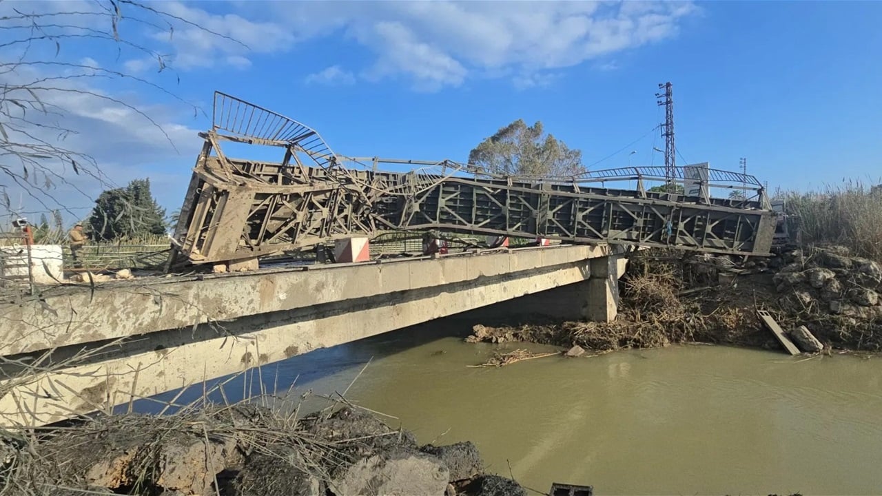 إسرائيل تعزل جنوب لبنان: تدمير آخر جسر حيوي يربط المنطقة بالعاصمة