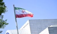 طهران توصد الأبواب أمام مفاوضات جديدة مع واشنطن وتتمسك بأمن مضيق هرمز
