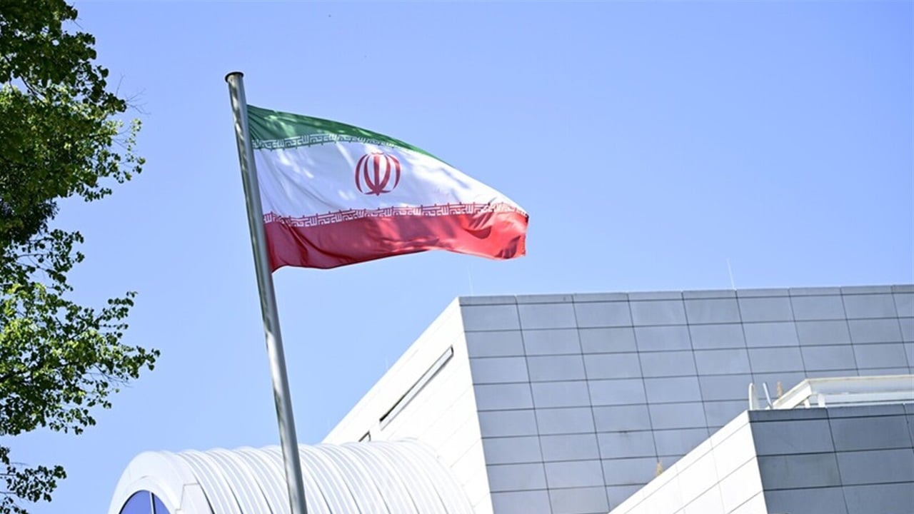 طهران توصد الأبواب أمام مفاوضات جديدة مع واشنطن وتتمسك بأمن مضيق هرمز