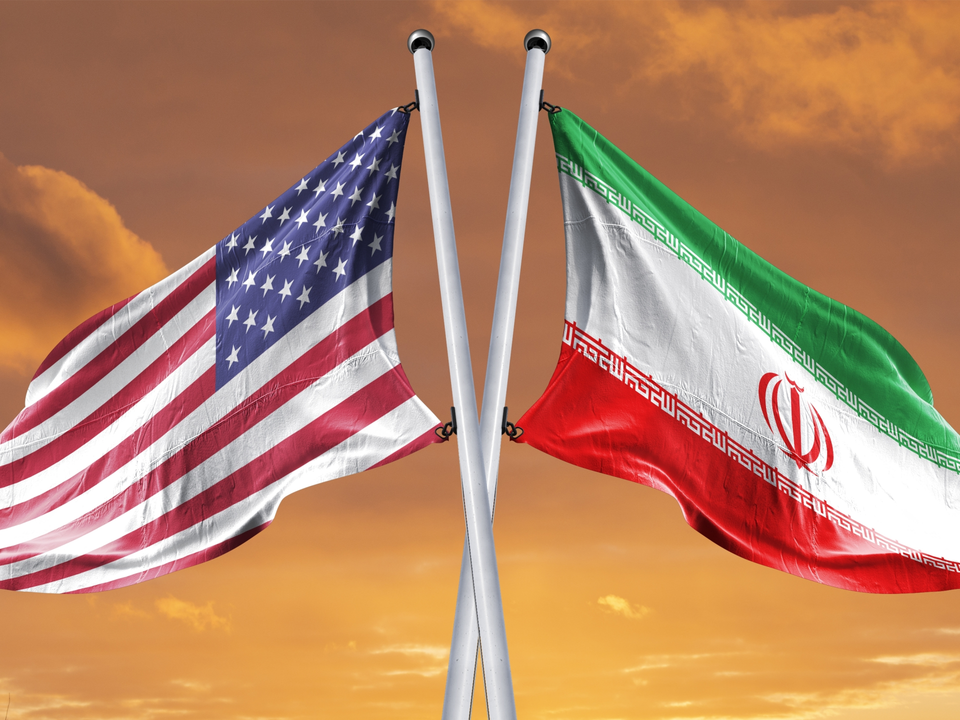 تحذيرات إيرانية لوقف تحرك مدمرة أميركية باتجاه مضيق هرمز