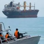 نيران في المضيق.. وإيران تتوعد السفن المعتدية وسط تصعيد خطير