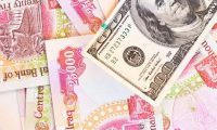 1650 للدولار؟.. شبح خفض الدينار يطرق أبواب العراقيين