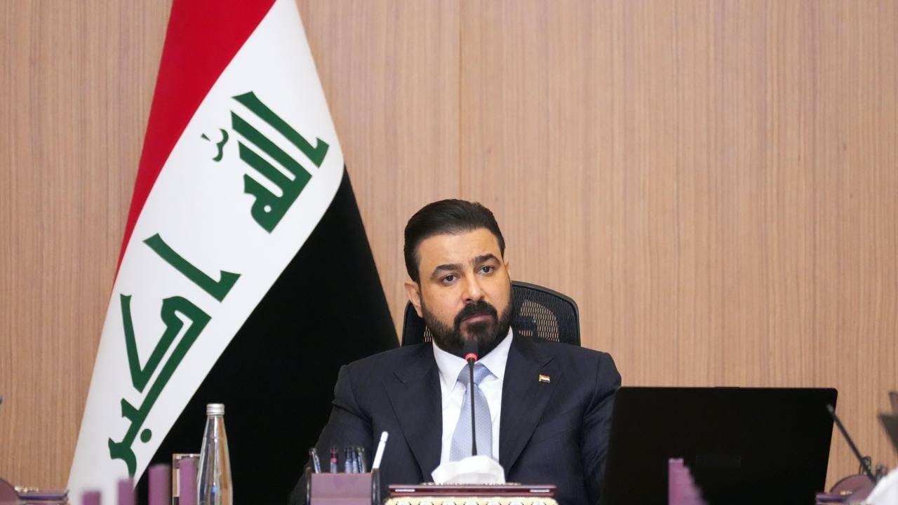 «إدارة السلاح» بدل نزعه.. الزعامات الشيعية تطرح مخرجاً وسط تصاعد الخلاف مع الفصائل  في محاولة لاحتواء التصعيد المتنامي