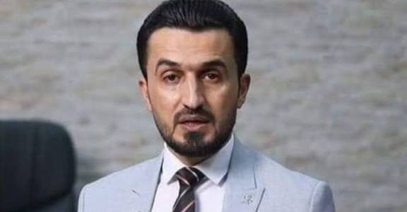 وزير الاتصالات في مرمى الانتقادات.. ردّ بعبارة نابية على أكاديمي يفتح سؤالاً عن هيبة المنصب
