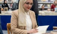 من حارسة المنصة إلى صانعة الرواية : كارولين ليفيت والاستقالة المبهمة لحسابات ترامب الخفية