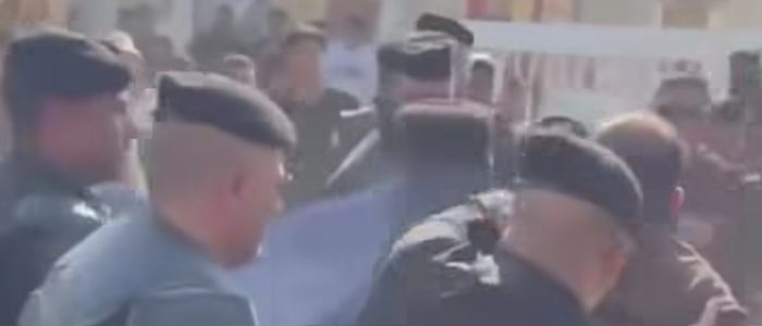 البصرة تشتعل.. اعتداءات واعتقالات بحق خريجين أمام شركة النفط