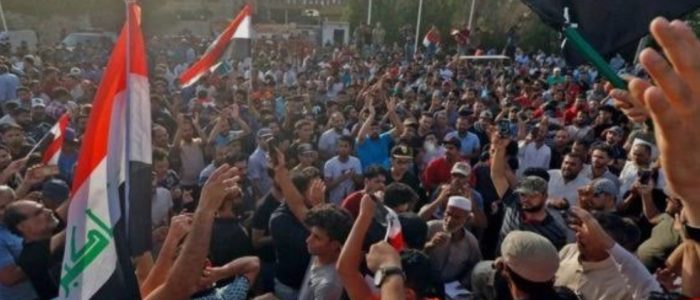 متظاهري عقود تربية البصرة يطالبون بصرف رواتبهم.. والقوات الأمنية ترفض نصب الخيام