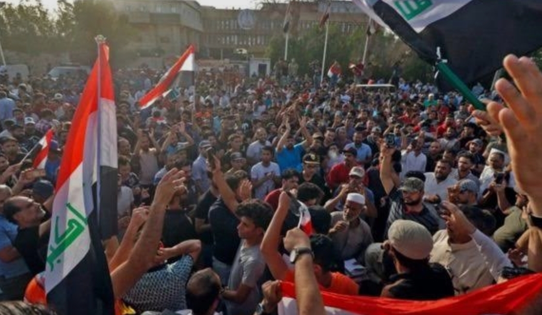 متظاهري عقود تربية البصرة يطالبون بصرف رواتبهم.. والقوات الأمنية ترفض نصب الخيام