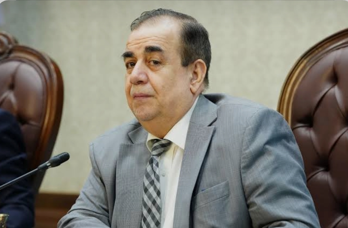 عامر عبد الجبار ينتقد حكومة الزيدي بسبب رفع سعر الدولار ويحذر من تداعيات القرار على المواطنين